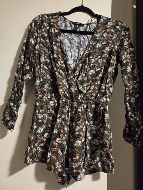 Forever 21 Floral Printed Top in Olive and White